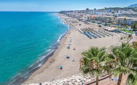 Vue panoramique de la plage de La Carihuela à Torremolinos Malaga Espagne